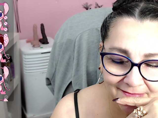 Photos cataleya-mom mom horny play bogboobs and squirt for you